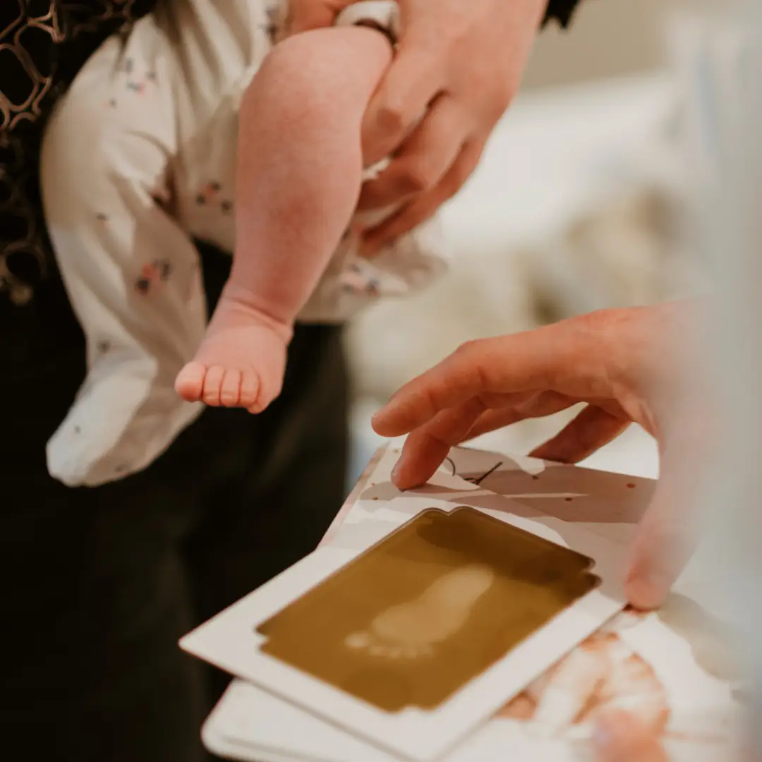 Little Paws Big Memories ABC Animals baby handprint and footprint keepsake memory book starter kit. Newborn baby gift idea, baby shower gift idea. Christening present. New baby present. large clean touch inkless ink pads. Baby safe, non-toxic, perfect gift, mess free, quick and easy, detailed impressions. Newborn baby footprint.